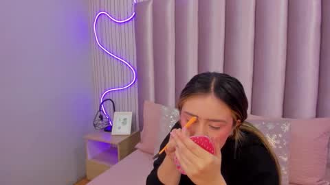 Snapshot of samanthapeachs chatting on November 18, 12:09 pm Alejandra online show from November 18, 12:09 pm