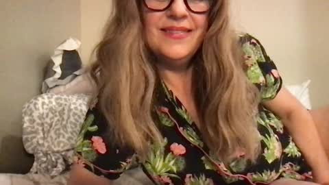 Snapshot of samanthavale chatting on January 8, 5:43 am Samantha Vale online show from January 8, 5:43 am