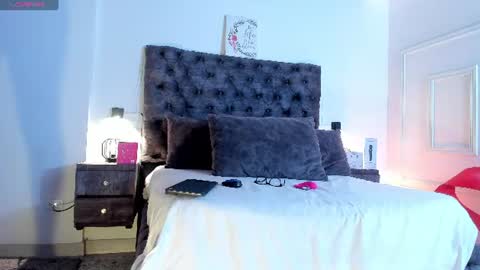 Snapshot of samara_warren77 chatting on July 14, 8:03 pm Samara Warren online show from July 14, 8:03 pm