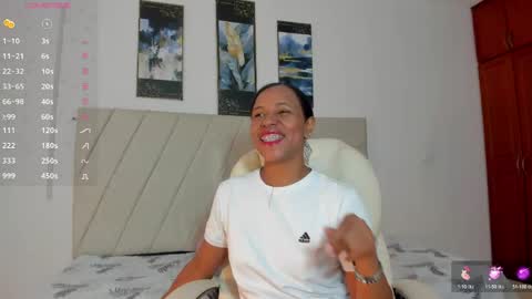 samaraa_smith1 online show from April 24, 12:07 pm