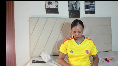 Snapshot of samaraa_smith1 chatting on June 23, 12:14 pm samaraa_smith1 online show from June 23, 12:14 pm