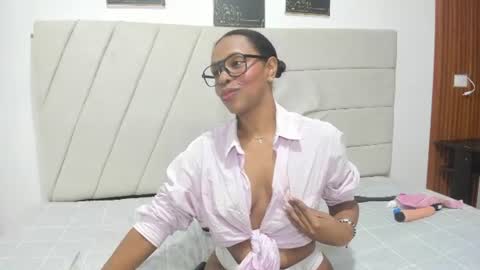 Snapshot of samaraa_smith1 chatting on July 23, 12:03 pm samaraa_smith1 online show from July 23, 12:03 pm