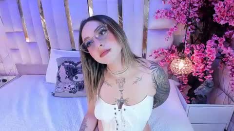 Snapshot of samarajhonson_ chatting on July 27, 9:22 pm Samara jhonson online show from July 27, 9:22 pm
