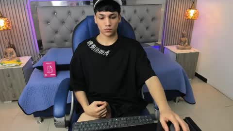 Sam online show from February 19, 1:18 pm