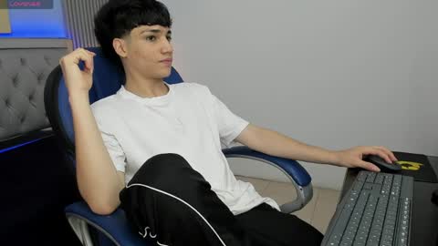 Snapshot of samblack_ chatting on May 20, 12:22 pm Sam online show from May 20, 12:22 pm