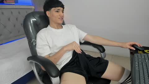 Snapshot of samblack_ chatting on June 1, 2:19 pm Sam online show from June 1, 2:19 pm