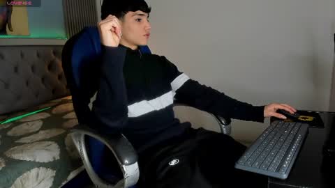 Snapshot of samblack_ chatting on June 9, 1:01 pm Sam online show from June 9, 1:01 pm