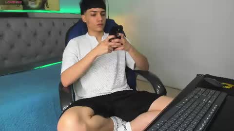 Snapshot of samblack_ chatting on June 22, 1:08 pm Sam online show from June 22, 1:08 pm