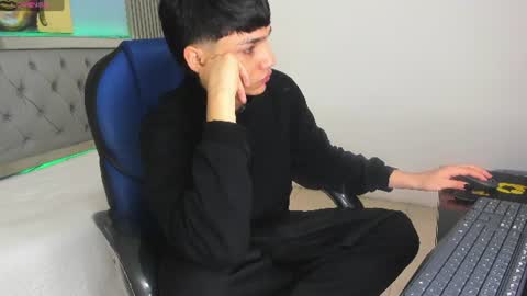 Snapshot of samblack_ chatting on June 24, 3:00 pm Sam online show from June 24, 3:00 pm