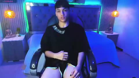 Snapshot of samblack_ chatting on June 25, 12:53 pm Sam online show from June 25, 12:53 pm