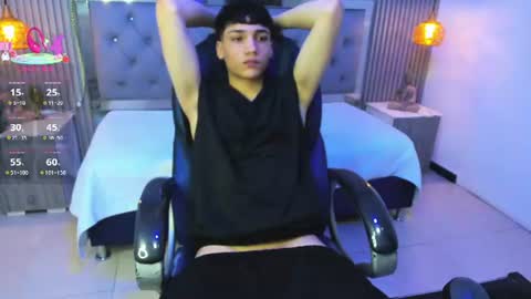 Snapshot of samblack_ chatting on June 26, 2:32 pm Sam online show from June 26, 2:32 pm