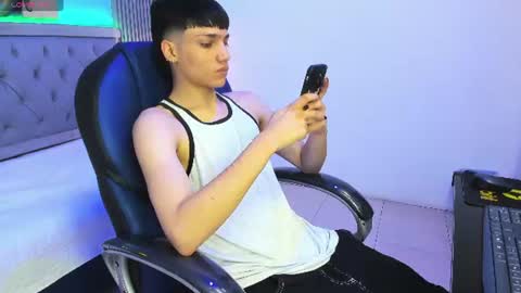 Snapshot of samblack_ chatting on June 29, 1:44 pm Sam online show from June 29, 1:44 pm