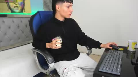 Snapshot of samblack_ chatting on July 2, 12:33 pm Sam online show from July 2, 12:33 pm
