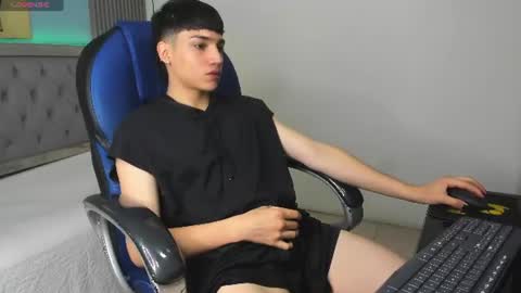 Snapshot of samblack_ chatting on July 3, 1:28 pm Sam online show from July 3, 1:28 pm