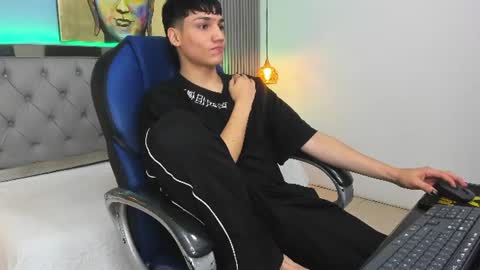 Snapshot of samblack_ chatting on July 5, 7:10 pm Sam online show from July 5, 7:10 pm
