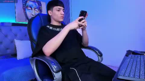 Snapshot of samblack_ chatting on July 12, 8:33 pm Sam online show from July 12, 8:33 pm
