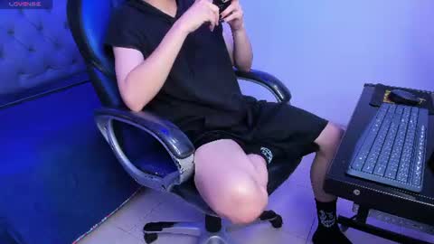Snapshot of samblack_ chatting on July 18, 12:31 pm Sam online show from July 18, 12:31 pm