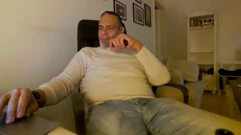 Snapshot of samcool67 chatting on January 11, 8:54 pm Sam online show from January 11, 8:54 pm