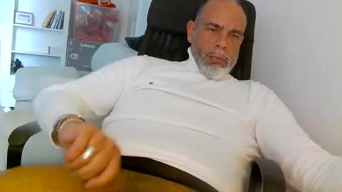Snapshot of samcool67 chatting on April 15, 11:06 am Sam online show from April 15, 11:06 am