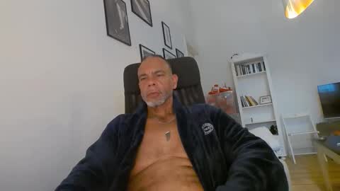 Snapshot of samcool67 chatting on May 10, 9:03 am Sam online show from May 10, 9:03 am