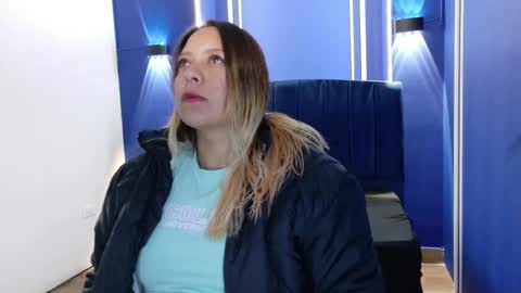 Snapshot of sami_1_8 chatting on December 15, 3:33 am Samy online show from December 15, 3:33 am