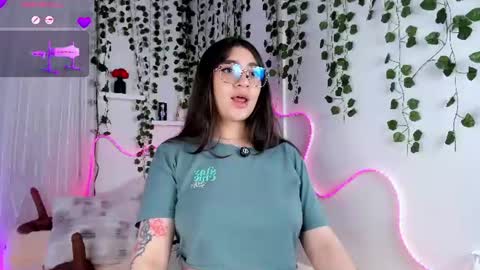 Snapshot of samii_evanns chatting on June 18, 12:11 am Samii Evans online show from June 18, 12:11 am