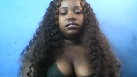 Snapshot of samirah_69 chatting on June 15, 9:55 am samirah_69 online show from June 15, 9:55 am