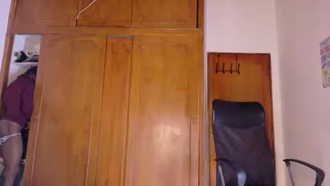 samirths_boy_ online show from June 7, 8:12 pm