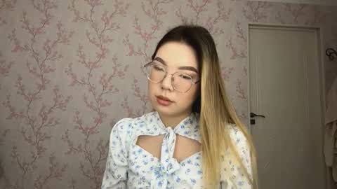 Elina online show from March 4, 9:04 am