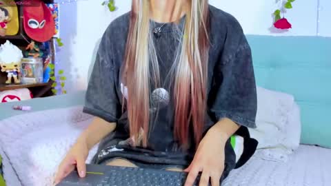 Snapshot of sammy_devinne chatting on May 24, 8:58 pm sammy devinne online show from May 24, 8:58 pm