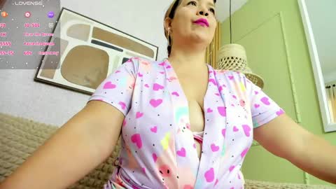 Snapshot of sammy_gray_ chatting on May 20, 12:33 pm Sammy online show from May 20, 12:33 pm