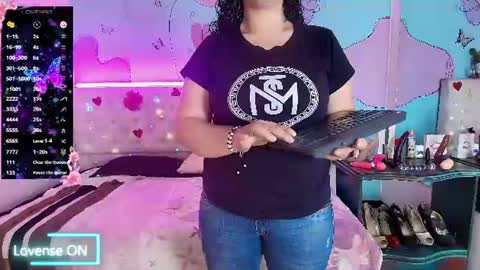 Snapshot of sammy_mature_ chatting on June 16, 10:12 pm Sammy online show from June 16, 10:12 pm