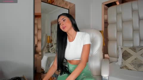 Snapshot of sammy_rios chatting on December 22, 7:55 pm Sammy online show from December 22, 7:55 pm