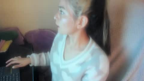 Snapshot of sammysammy_ chatting on June 18, 8:58 am online show from June 18, 8:58 am
