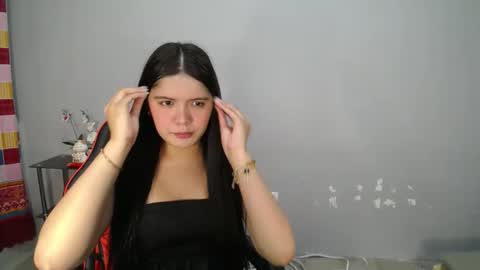 Snapshot of sampaguita_pinayxx chatting on November 6, 11:33 am SOFIA online show from November 6, 11:33 am