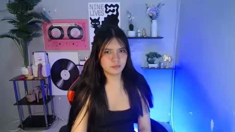 Snapshot of sampaguita_pinayxx chatting on April 13, 2:55 pm SOFIA online show from April 13, 2:55 pm