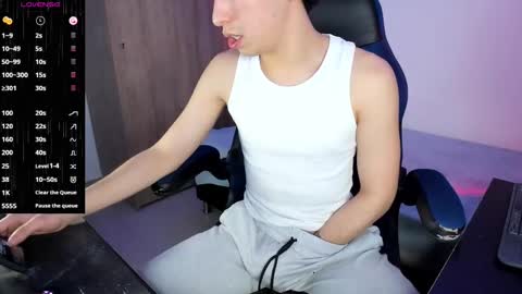 Snapshot of samuel_larssen chatting on February 12, 1:19 am Christian Samuel online show from February 12, 1:19 am