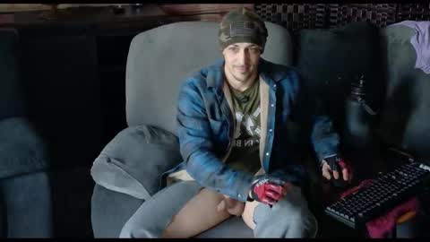 Snapshot of samueldixky chatting on February 3, 8:36 pm samueldixky online show from February 3, 8:36 pm