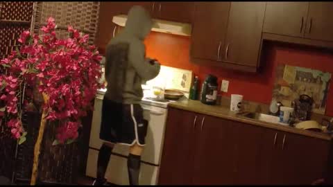 Snapshot of samueldixky chatting on February 9, 3:54 am samueldixky online show from February 9, 3:54 am