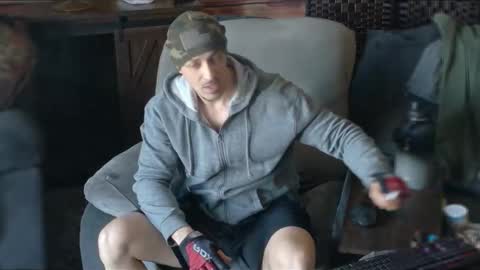 Snapshot of samueldixky chatting on February 18, 3:30 pm samueldixky online show from February 18, 3:30 pm