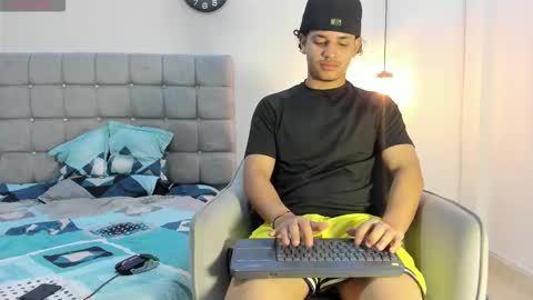 Snapshot of samxx_muscle chatting on September 10, 1:44 pm samxx_muscle online show from September 10, 1:44 pm