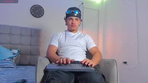 samxx_muscle online show from December 21, 1:07 pm