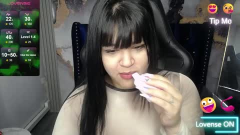 Snapshot of samy_collen_v chatting on May 8, 1:27 pm Samy online show from May 8, 1:27 pm