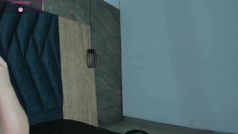 S A M Y  G R E Y  online show from November 16, 3:01 am