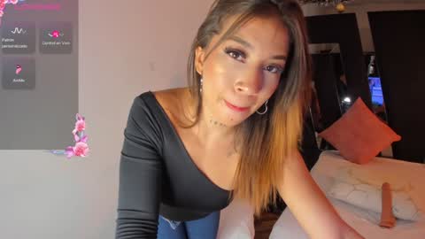 Snapshot of samy_ross_ chatting on December 18, 6:25 pm Find me at when im offline here. online show from December 18, 6:25 pm
