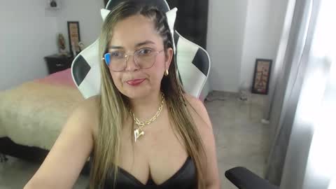 Snapshot of samy_vsn chatting on February 3, 9:29 pm samy_vsn online show from February 3, 9:29 pm