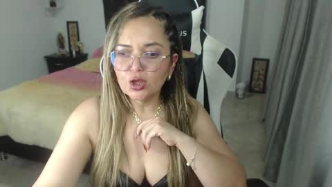 Snapshot of samy_vsn chatting on February 4, 12:40 am samy_vsn online show from February 4, 12:40 am