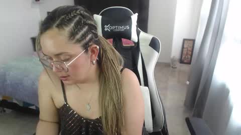 Snapshot of samy_vsn chatting on February 5, 5:53 pm samy_vsn online show from February 5, 5:53 pm