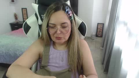 Snapshot of samy_vsn chatting on February 6, 8:56 pm samy_vsn online show from February 6, 8:56 pm