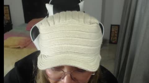 Snapshot of samy_vsn chatting on February 14, 11:42 pm samy_vsn online show from February 14, 11:42 pm